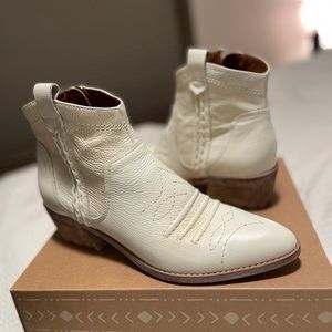 Zodiac White Mini Cowboy Boot